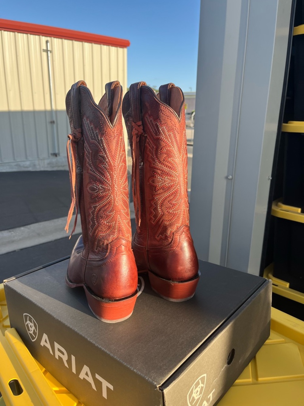 Ariat Red Brown Western Cowgirl Boots with Embroidery - Picture 3 of 4